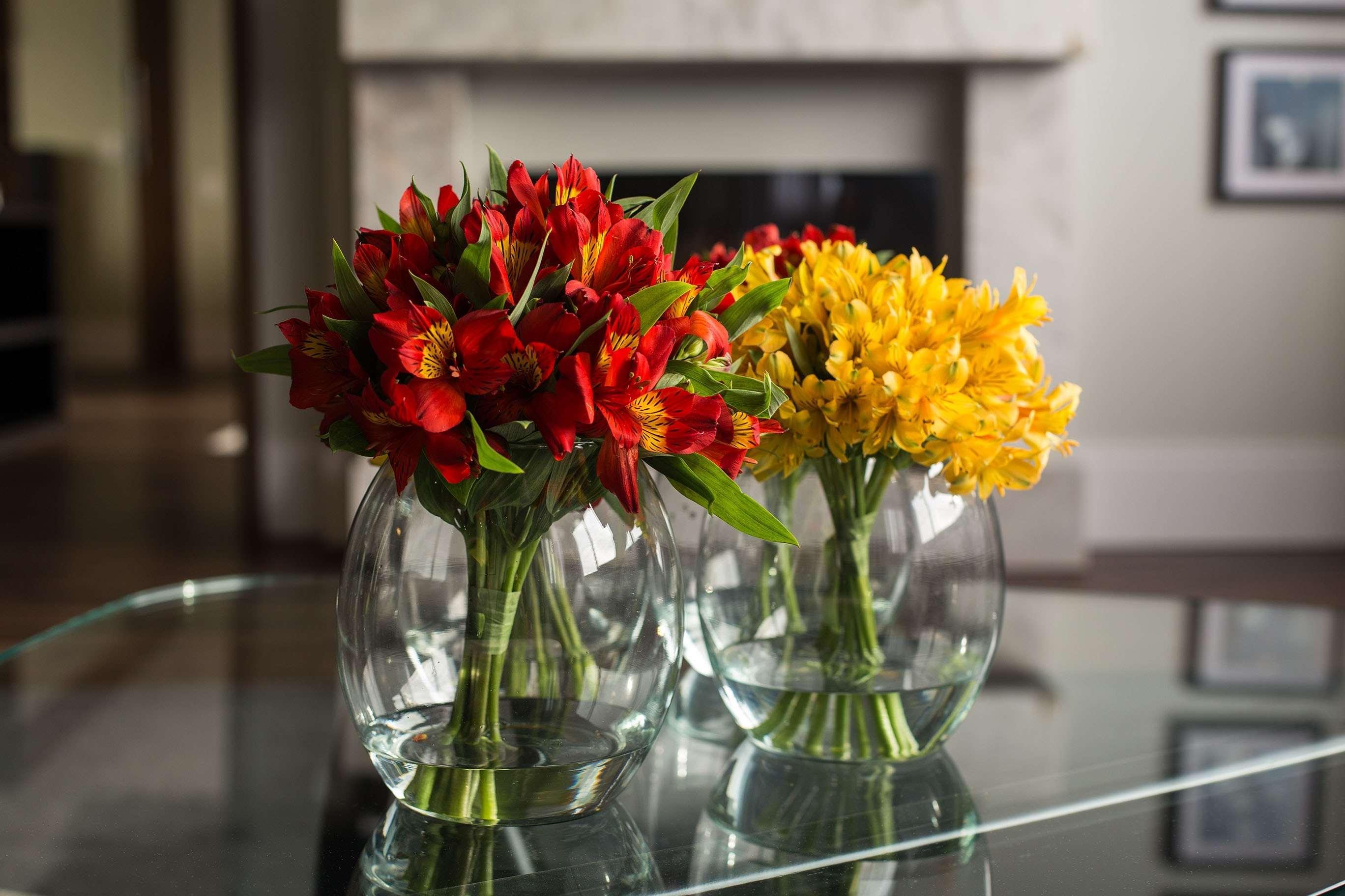 Art Hotel Transamerica Collection Porto Alegre Eksteriør billede Bouquets of Peruvian lily